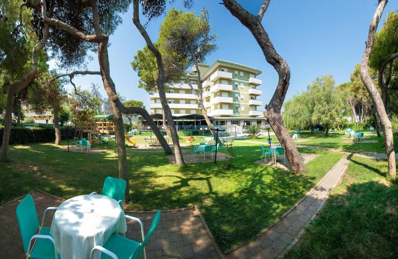 Hotel Smeraldo Giulianova Eksteriør billede