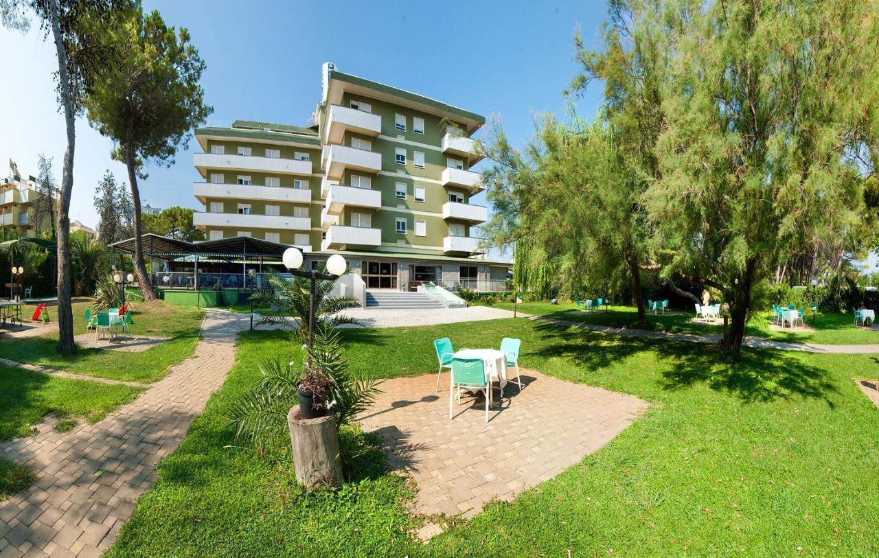 Hotel Smeraldo Giulianova Eksteriør billede