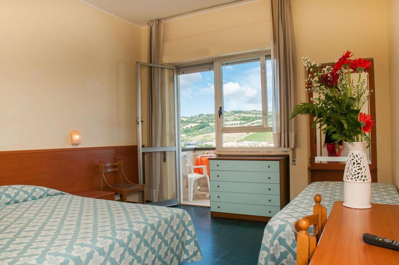 Hotel Smeraldo Giulianova Eksteriør billede